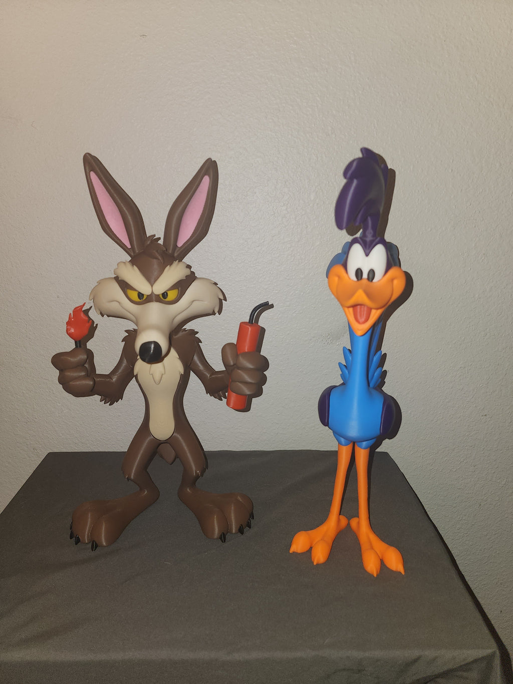 Wile Coyote and Road Runner Figure Set – Coyote & Road Bird Inspired 3D Printed Collectible Decor Fan Art