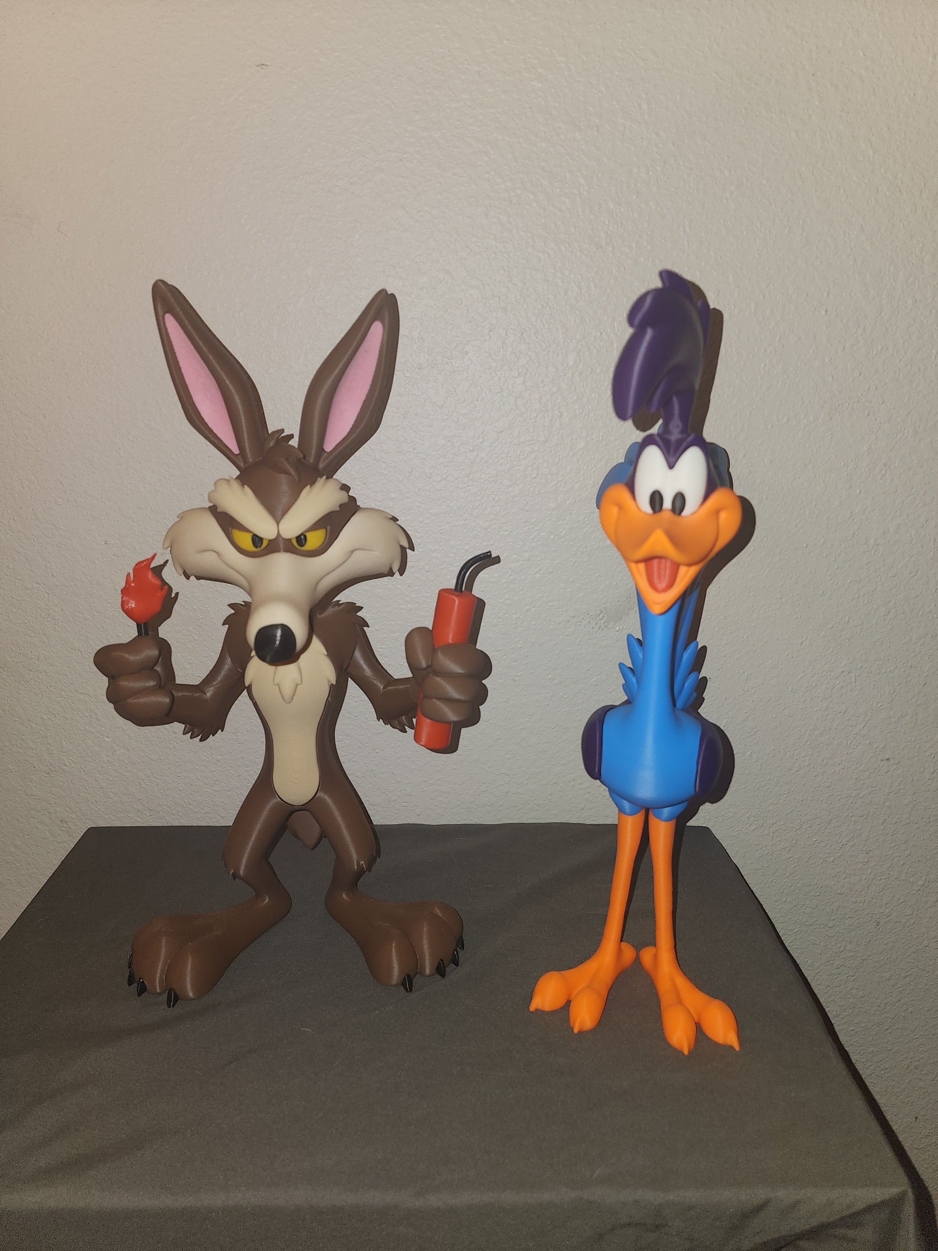 Wile Coyote and Road Runner Figure Set – Coyote & Road Bird Inspired 3D Printed Collectible Decor Fan Art