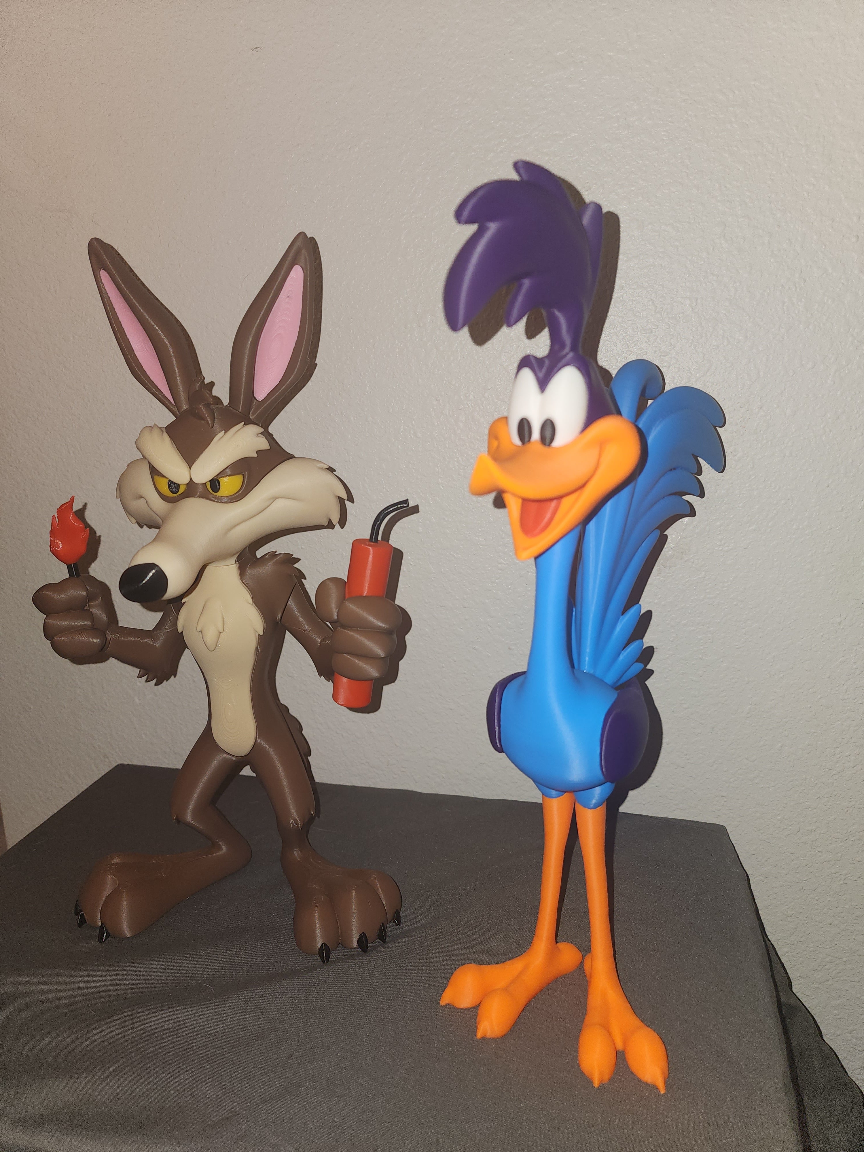 Wile Coyote and Road Runner Figure Set – Coyote & Road Bird Inspired 3D Printed Collectible Decor Fan Art
