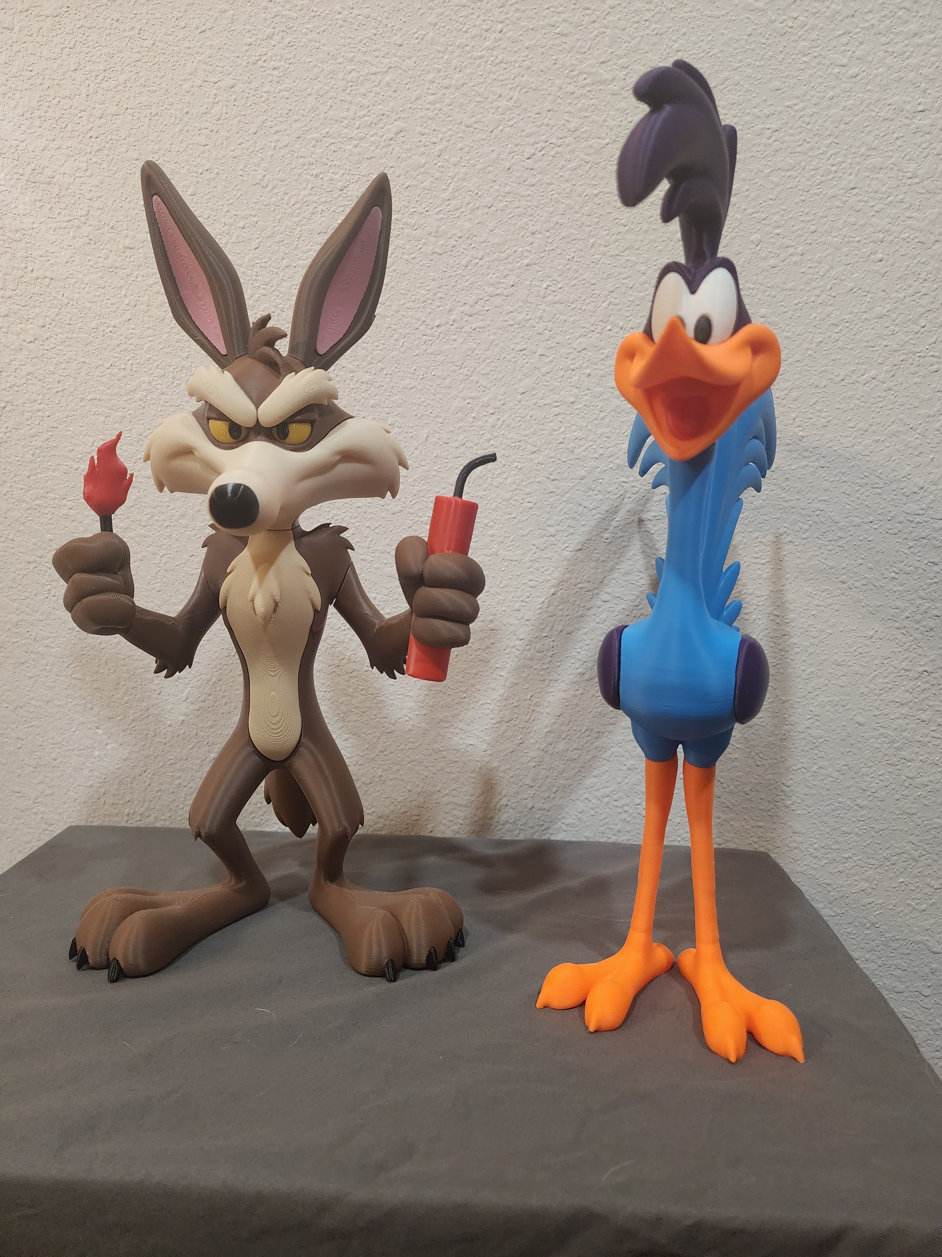 Wile Coyote and Road Runner Figure Set – Coyote & Road Bird Inspired 3D Printed Collectible Decor Fan Art