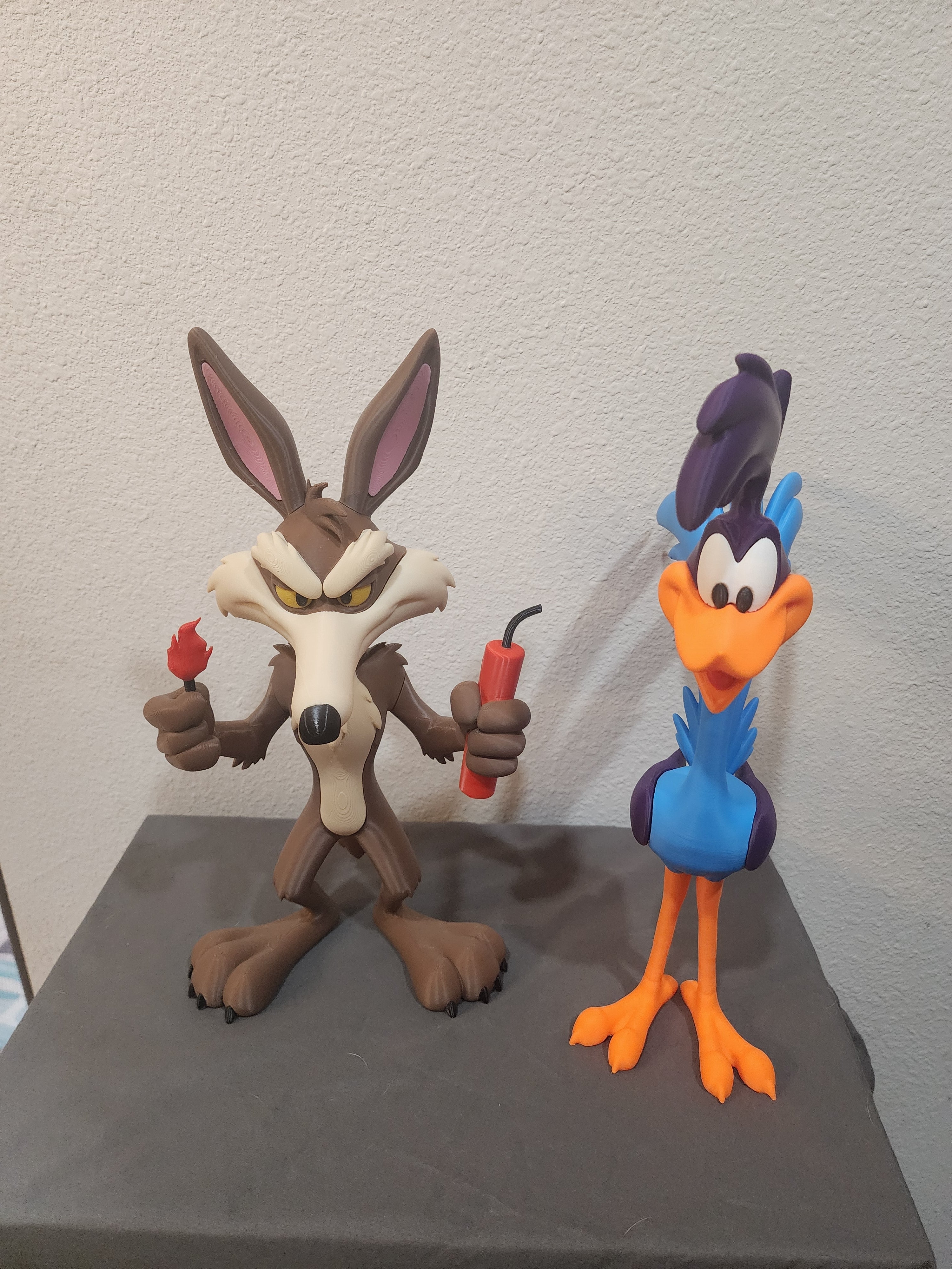 Wile Coyote and Road Runner Figure Set – Coyote & Road Bird Inspired 3D Printed Collectible Decor Fan Art