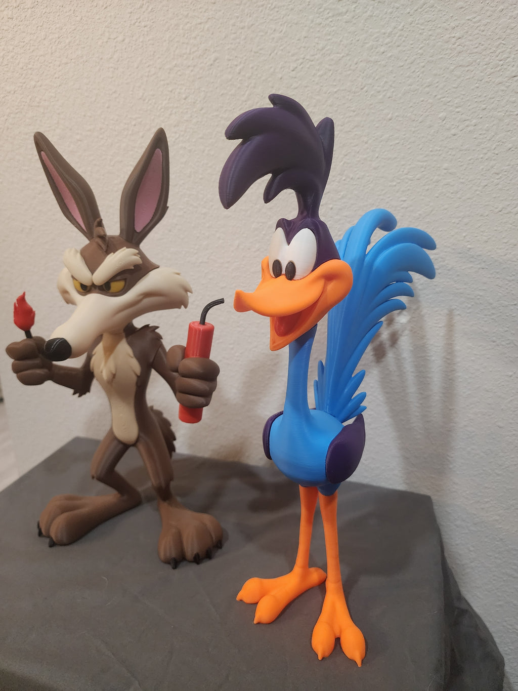 Wile Coyote and Road Runner Figure Set – Coyote & Road Bird Inspired 3D Printed Collectible Decor Fan Art