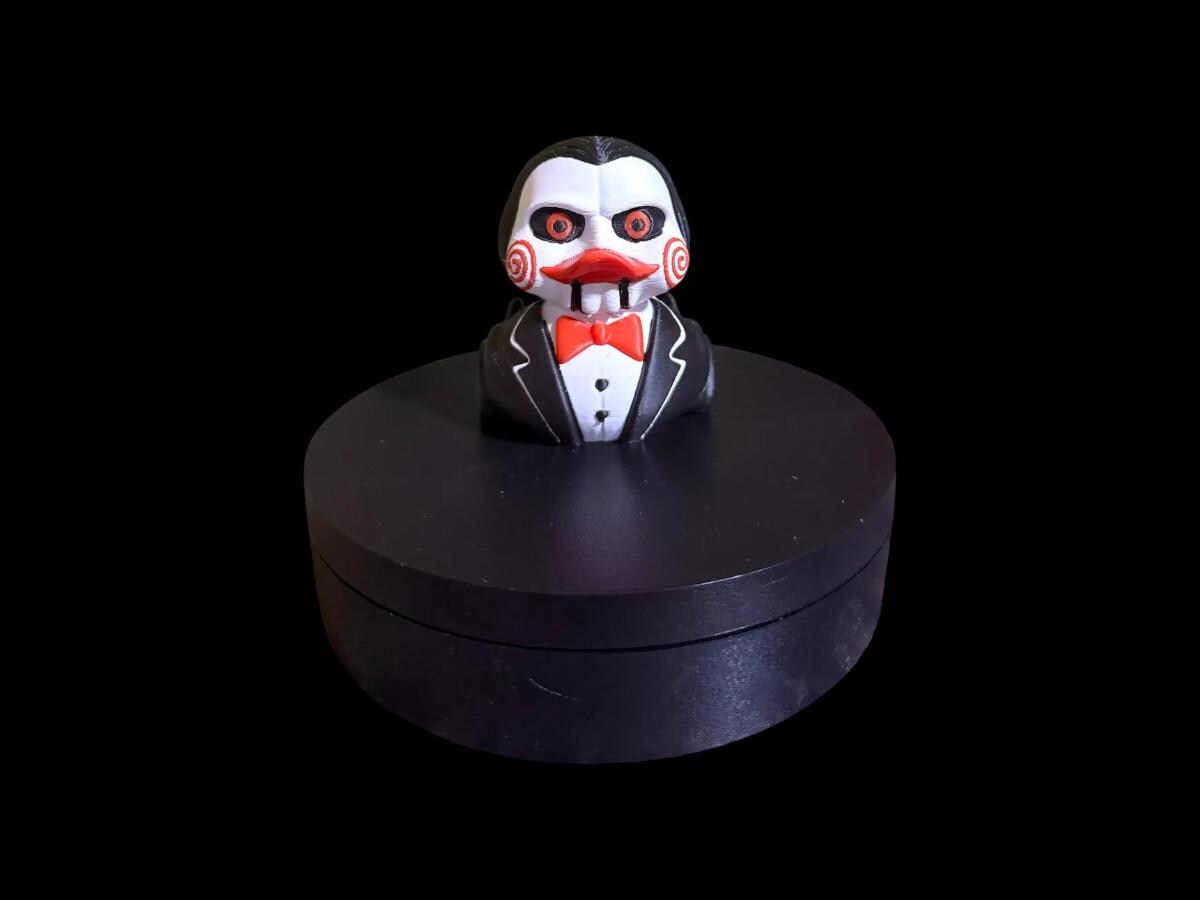 Horror Inspired Duck Saw Bill Duck  Shelf Accent Piece Decoration Horror Theme Movie Collectible Desk Ornament Gothic Style Villain