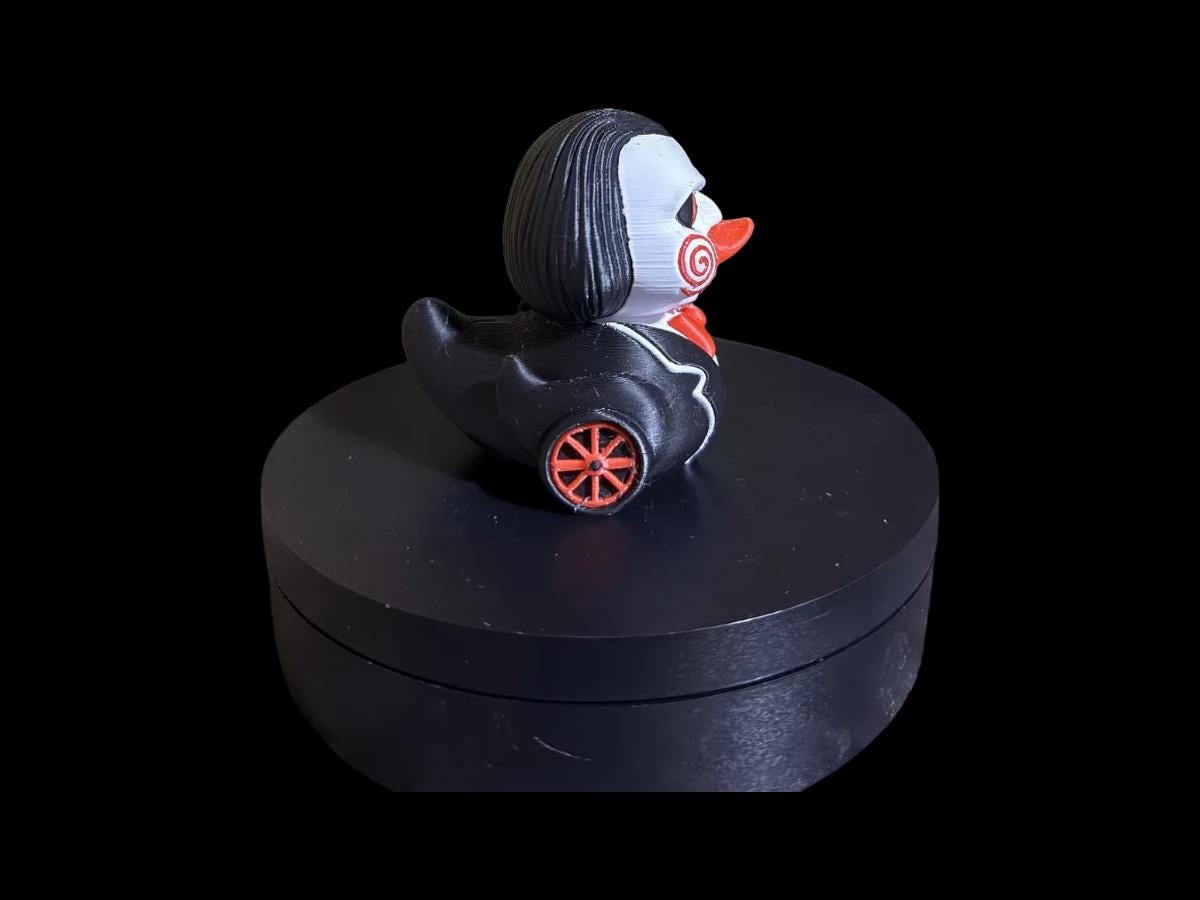 Horror Inspired Duck Saw Bill Duck  Shelf Accent Piece Decoration Horror Theme Movie Collectible Desk Ornament Gothic Style Villain
