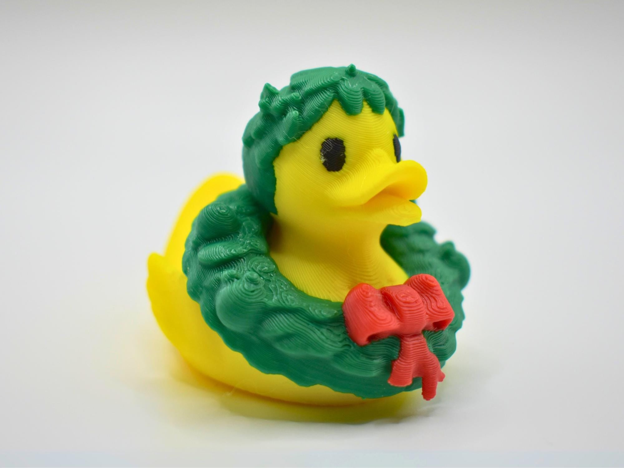 Christmas Wreath Duck Holiday Decoration Festive Ornament Bathroom Desk Accessory Seasonal Gift Yellow Figurine Wreath Car Dashboard Display